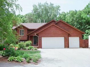 350 W Point Rd, Tonka Bay, MN 55331