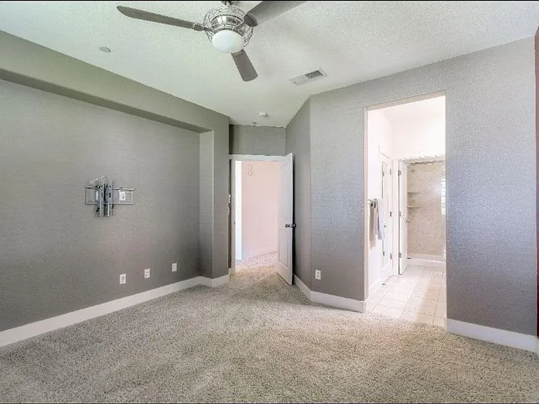 405 Washington Sq #19 — Photo 12
