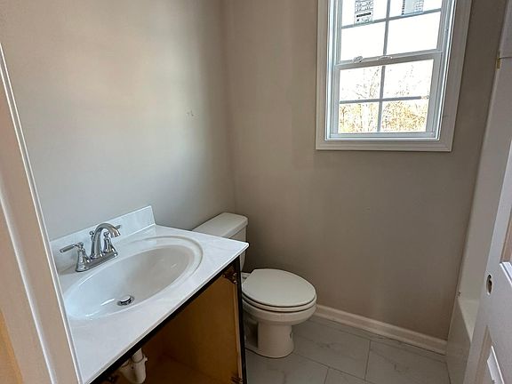 4th image of 220 Tarrytown Dr