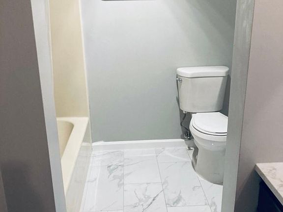 Full bath @ 2nd floor