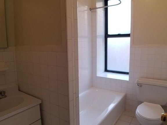 5th image of 334 Montgomery St #3N