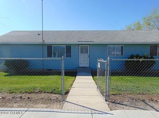 210 W Moxee Ave, Moxee, WA 98936