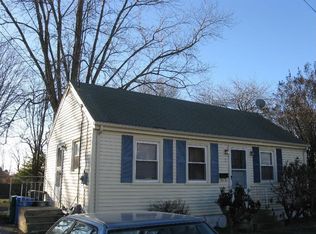 3 Farnum Ter, Middletown, RI 02842