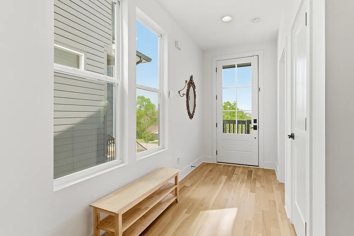 Entry foyer with a welcoming feel. - 5823 Maxon Ave