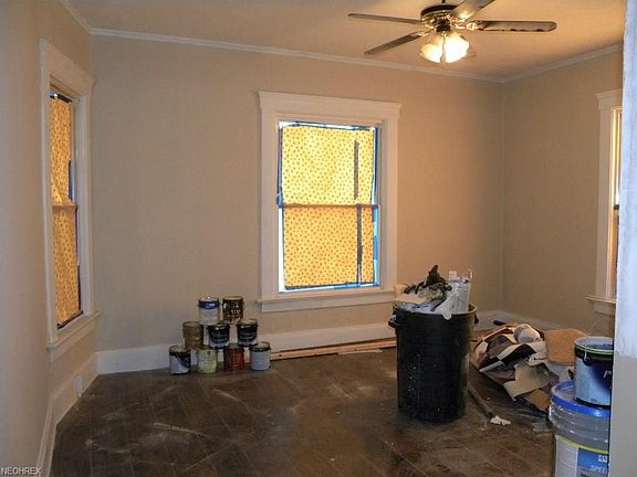 4th image of 213 Blaine St