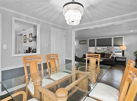 5th image of 302 W 96th Ter