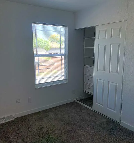 10720 Moore St — Photo 10