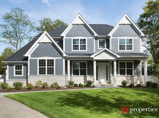 557 Woodland Ln S, Northfield, IL 60093