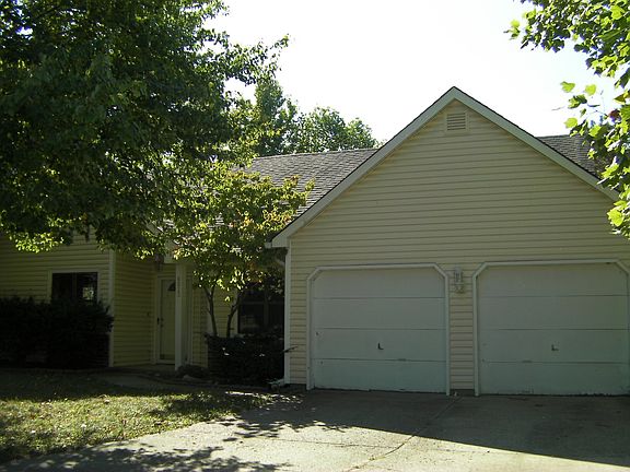 Attached 2-car Garage
