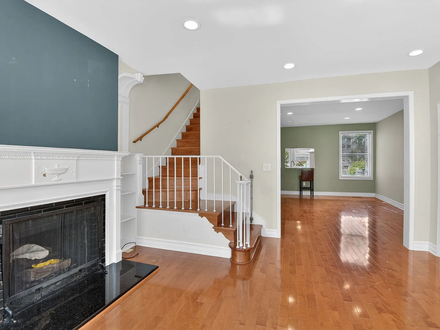 4 bed, 1918 sqft, $6,500 — Photo 2