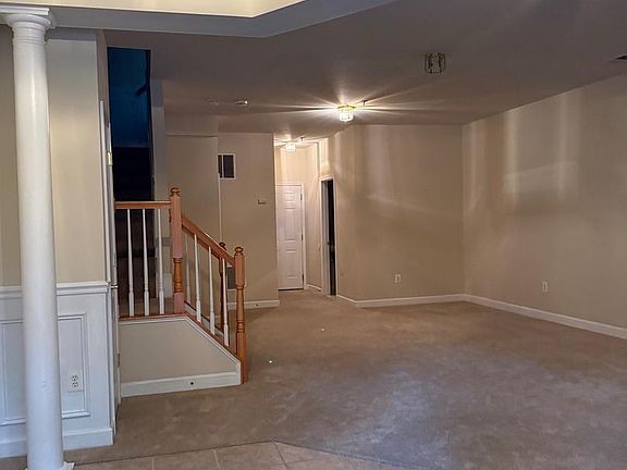 3rd image of 907 Pleasant Dr