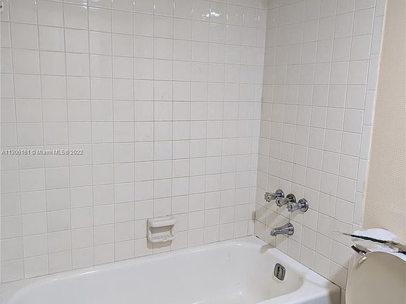 5th image of 5800 NW 64th Ave APT 110