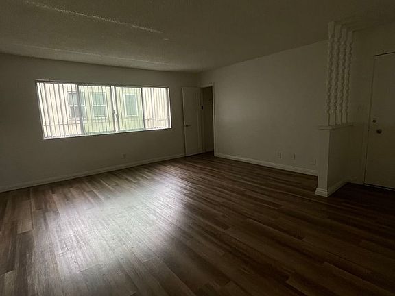 4th image of 2010 Magnolia Ave APT 4