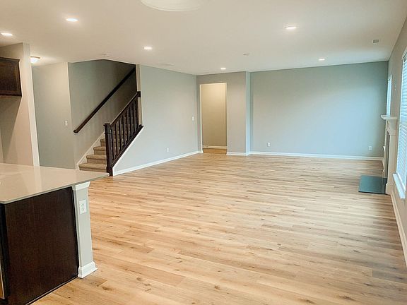 3rd image of 2165 Davis Dr