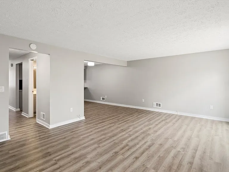363 Lenora Ln — Photo 14