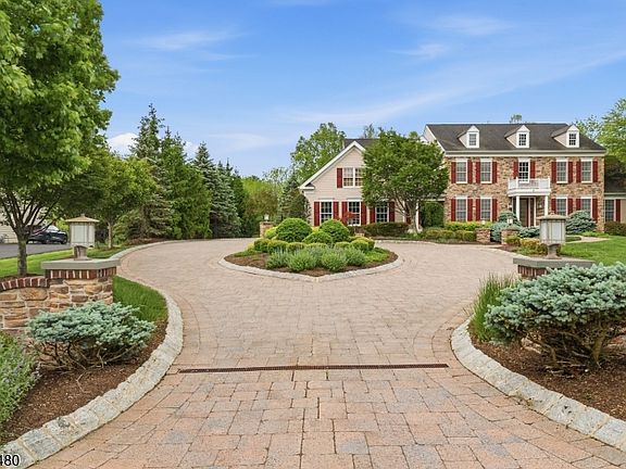 5th image of 8 Ridgeline Dr