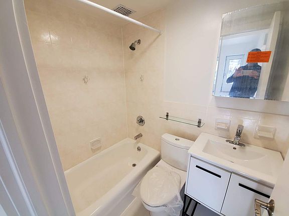 4th image of 46 W 76th St APT 4B