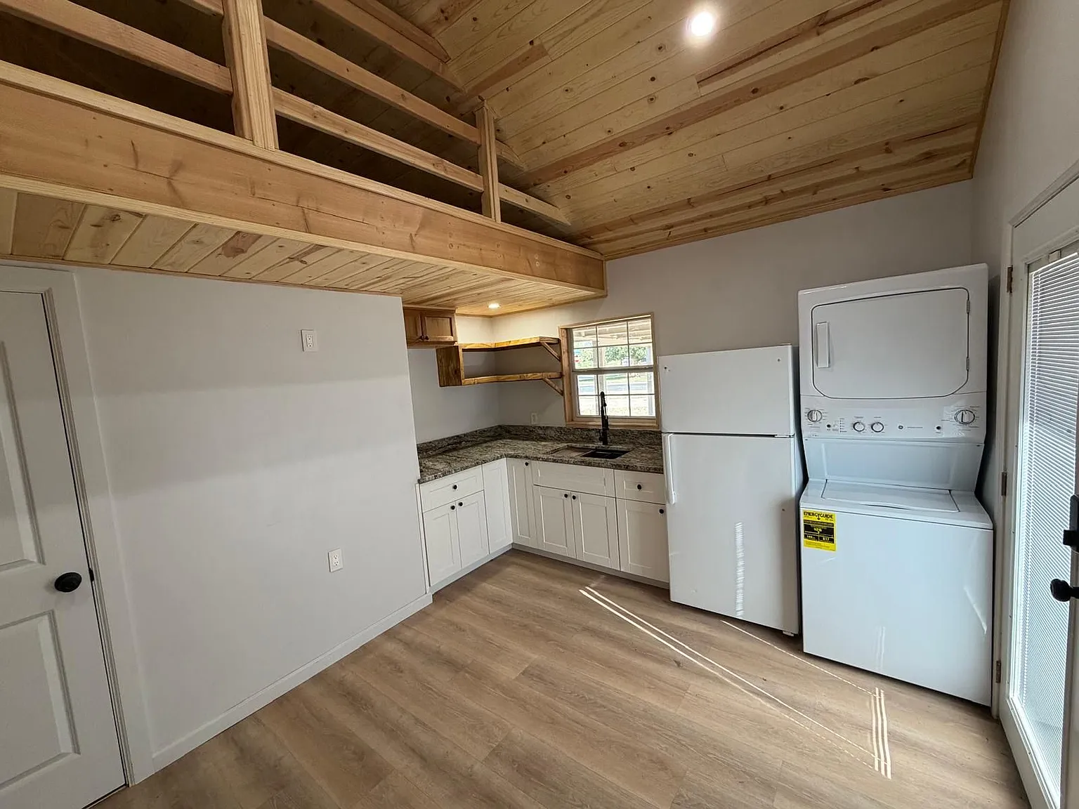 4 bed, 3.0 bath, $3,400 — Photo 3