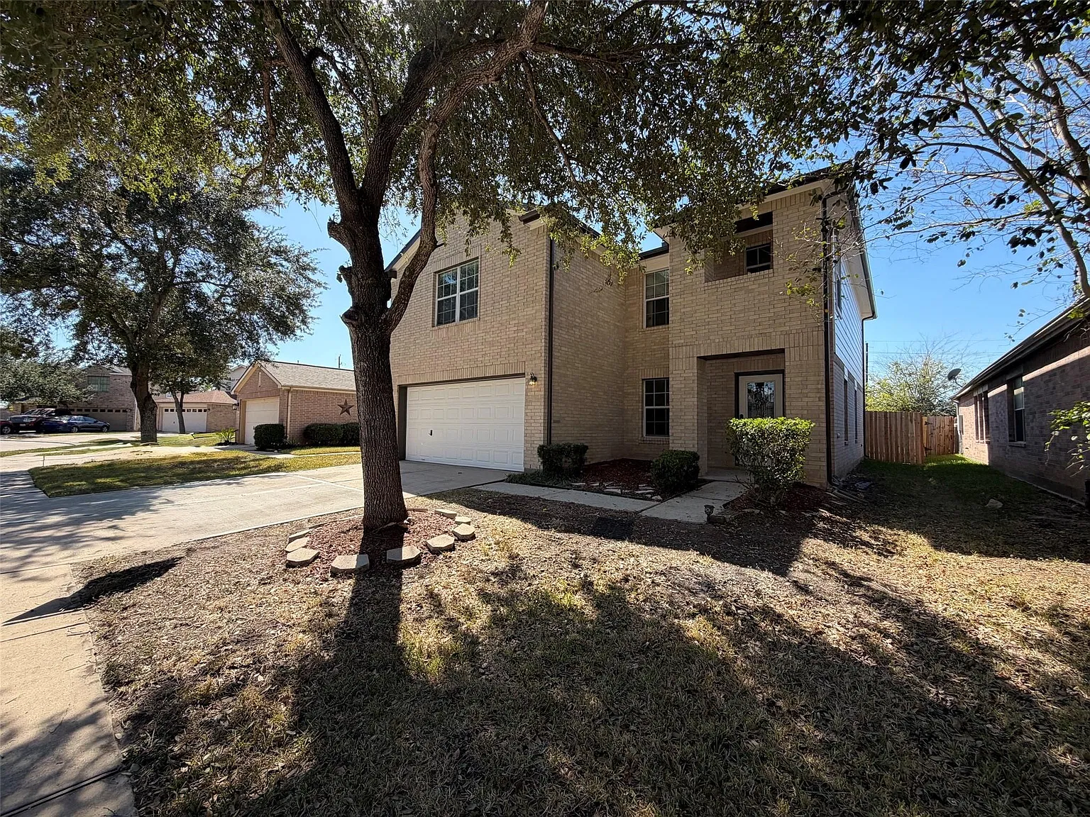 3 bed, 2.5 bath, 2362 sqft, $1,995 — Photo 3