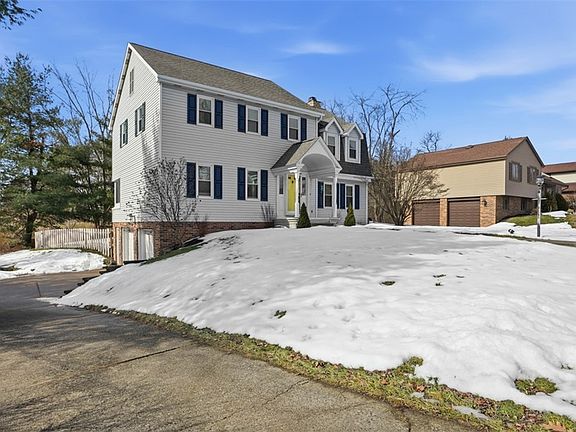 2nd image of 201 Hunting Ridge Trl