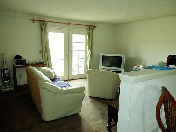4th image of 6621 52nd Ave W