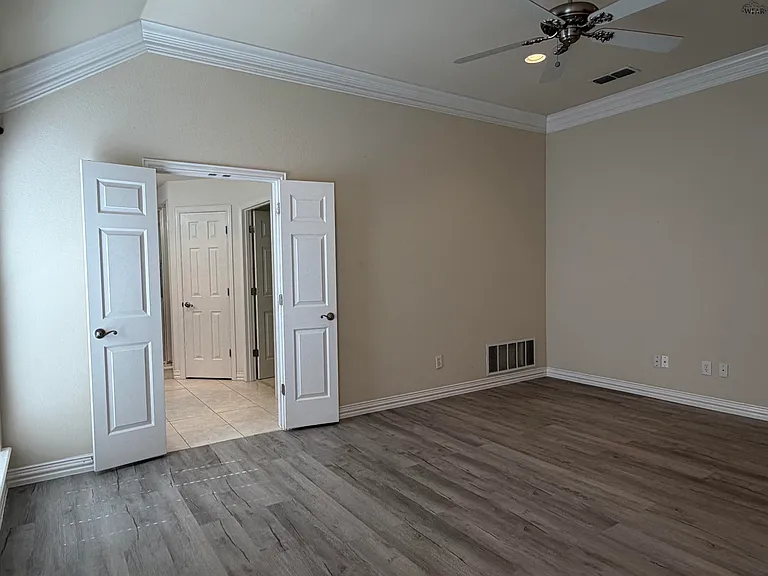 4 Warwick Ct — Photo 13