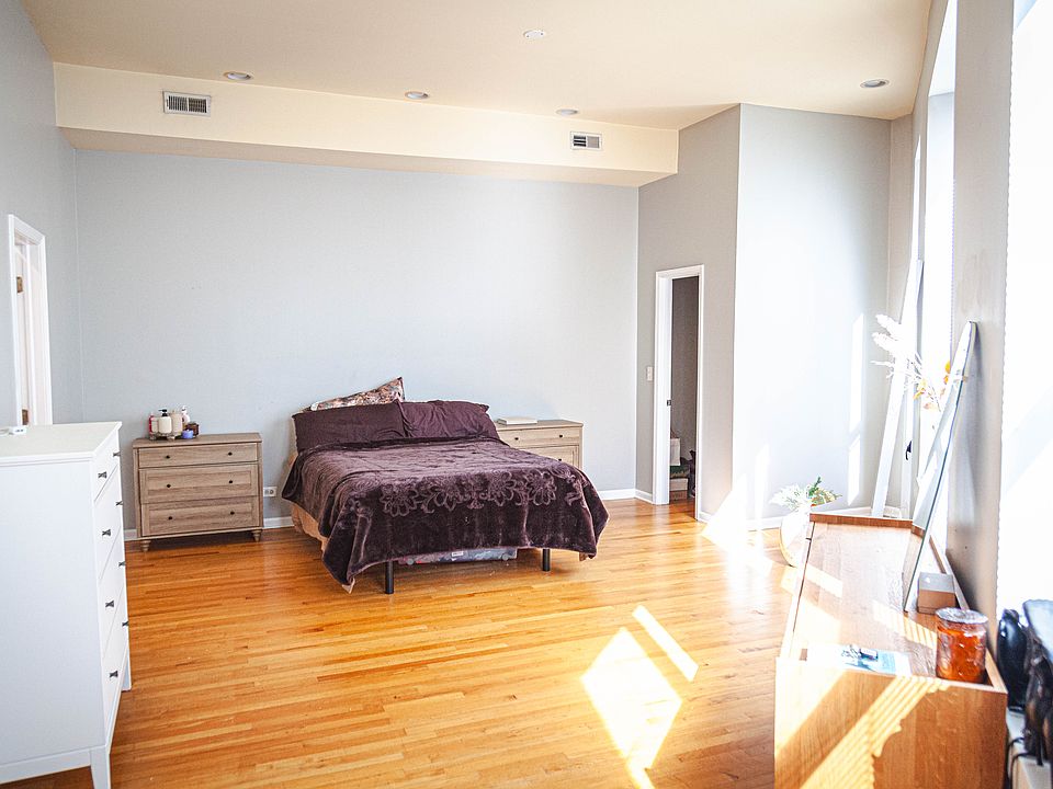 1st image of 1307 N Clybourn Ave #1