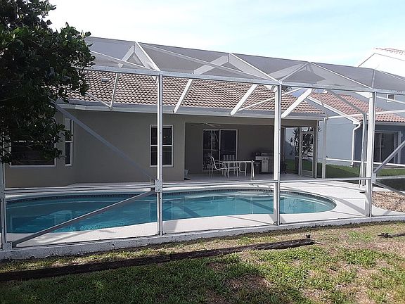 4th image of 3750 NW 71st St