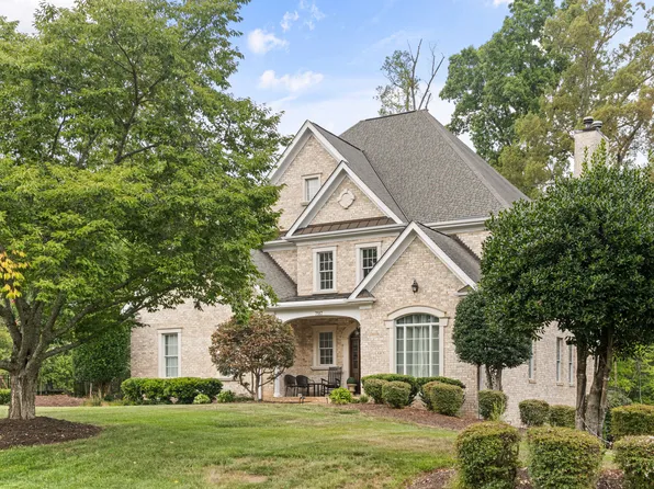 7517 Henson Forest Dr, Summerfield, NC 27358