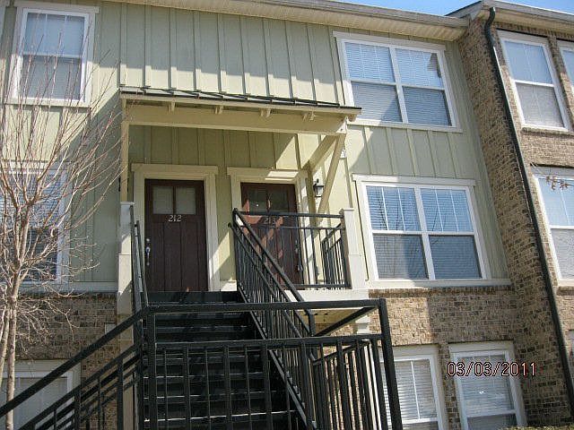2nd image of 490 Barnett Shoals Rd APT 213