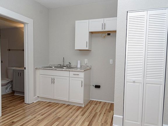 5th image of 723 N Gladstone Ave