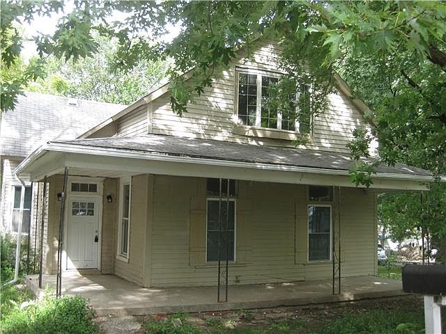 1st image of 1424 S Willow Ave