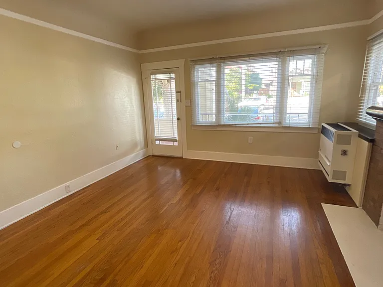 3943 Centre St #3943 — Photo 2