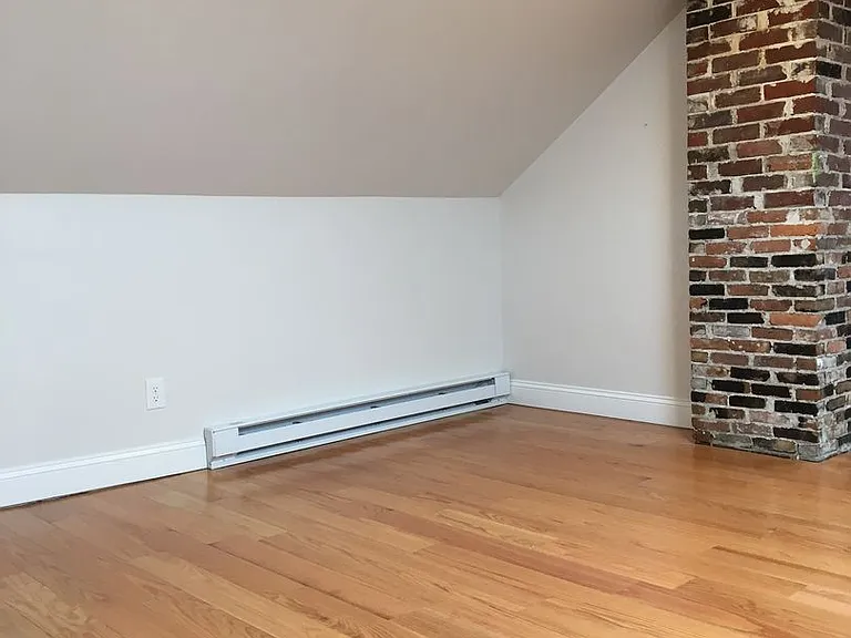 70 Courtland St — Photo 10