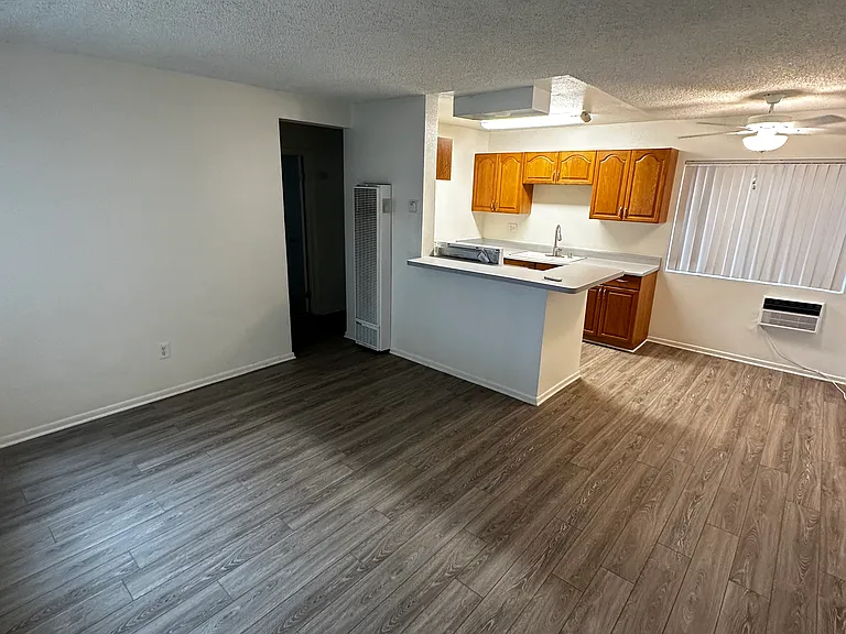 Courtyard Square Apartments — Photo 44