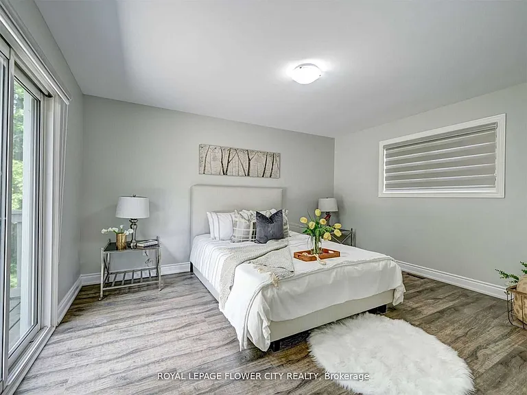 5263 Trafalgar Rd — Photo 18