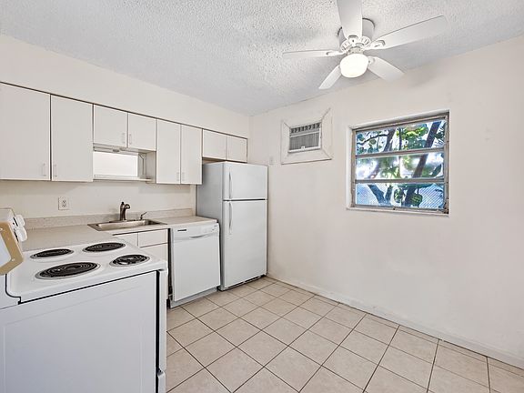 5th image of 400 SE 31st St APT 2