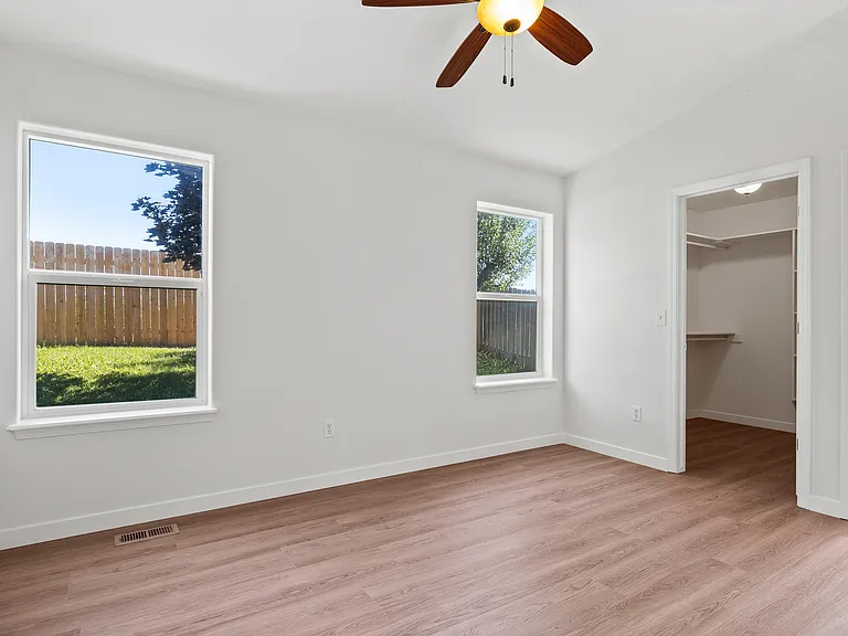 303 W Avenue K — Photo 12