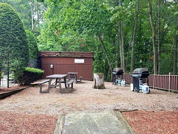 4th image of 3 Greenbriar Dr APT 204