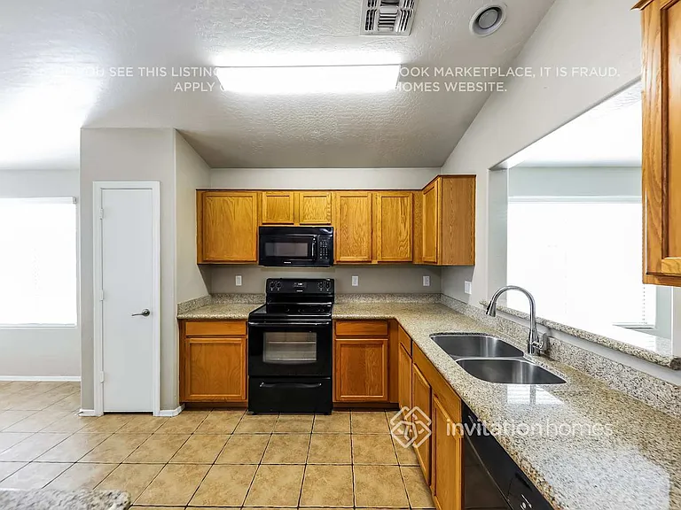 2122 S 114th Ave — Photo 6