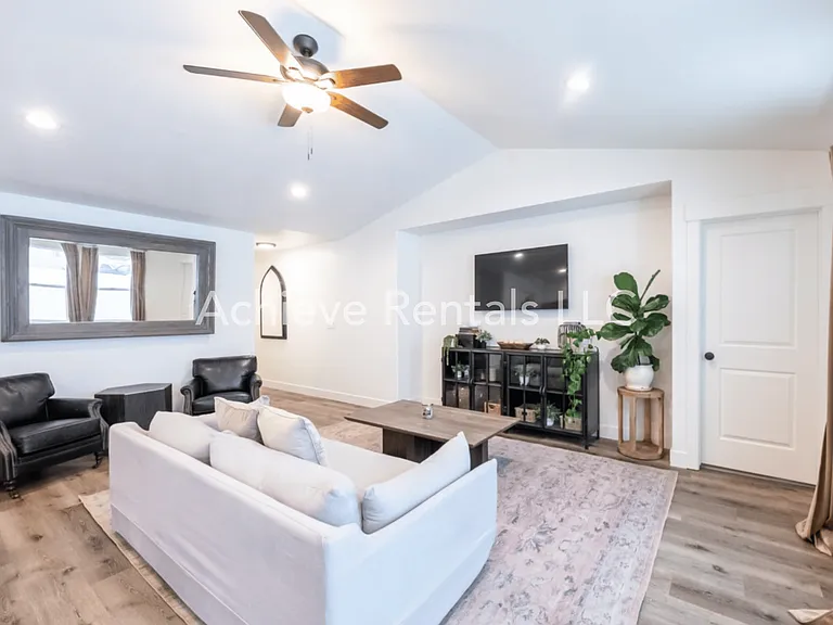 2366 N 150 E — Photo 2