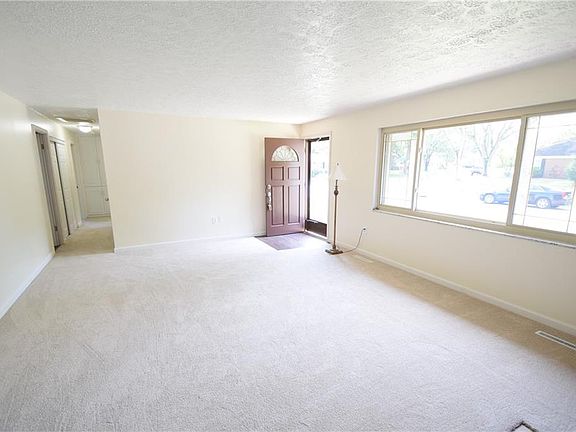 4th image of 4548 Skylark Dr