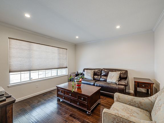 5th image of 2294 Jacqueline Dr