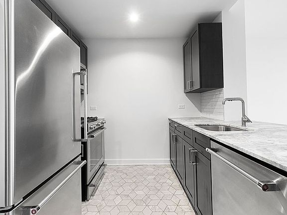 4th image of 21 W End Ave APT 4712