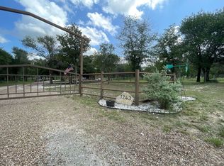 1243 Morning Glory Ln, Adkins, TX 78101