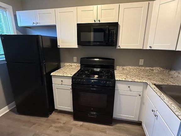 3rd image of 1100 Meridene Dr