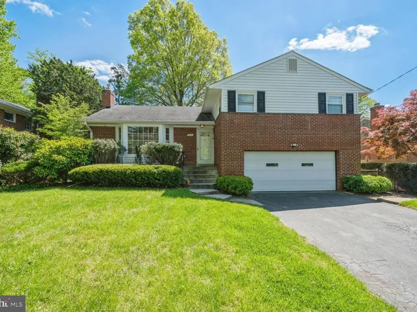 5916 Greentree Rd, Bethesda, MD 20817