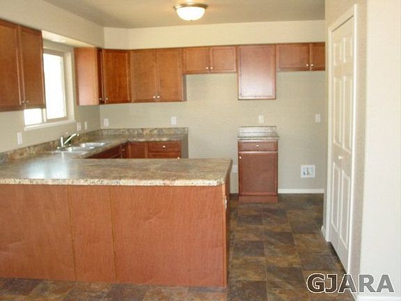 3rd image of 3152.5 Glendam Dr