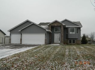 1367 Taft St S, Cambridge, MN 55008