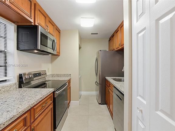4th image of 11654 NW 11th St #11654